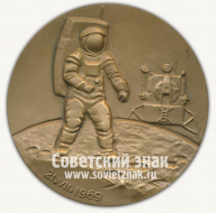 АВЕРС: Настольная медаль «Первый человек на Луне Н.Армстронг. 21.VII.1969» № 12716а