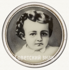 АВЕРС: Знак с изображением «маленького» В.Ленина № 7879а