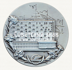РЕВЕРС: Настольная медаль «Гостиница Ленинград. 1970» № 12697а